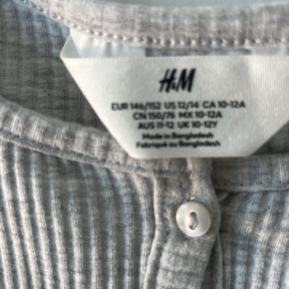 H&M Light Gray Ribbed Button-Up Top - Picture 2 of 3